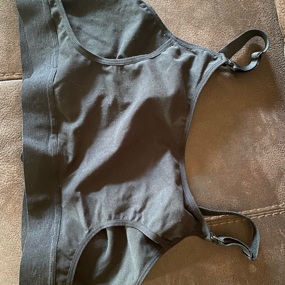 Hands free pumping bra